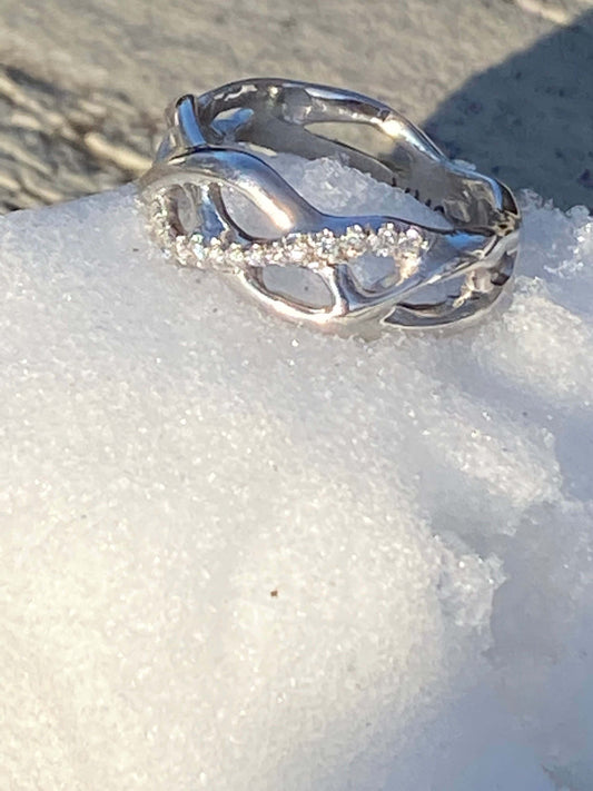 "Diamond Weaver" Ring in Silver